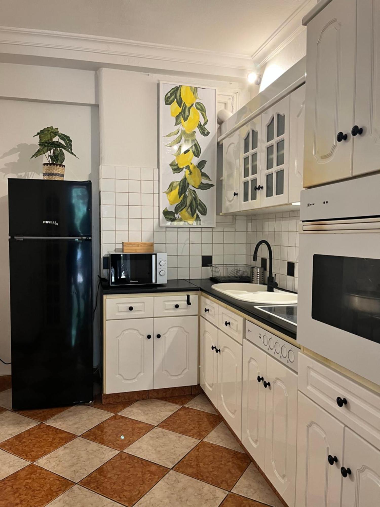 Quiet Apartment With Garden View In Kolonaki Athen Eksteriør billede