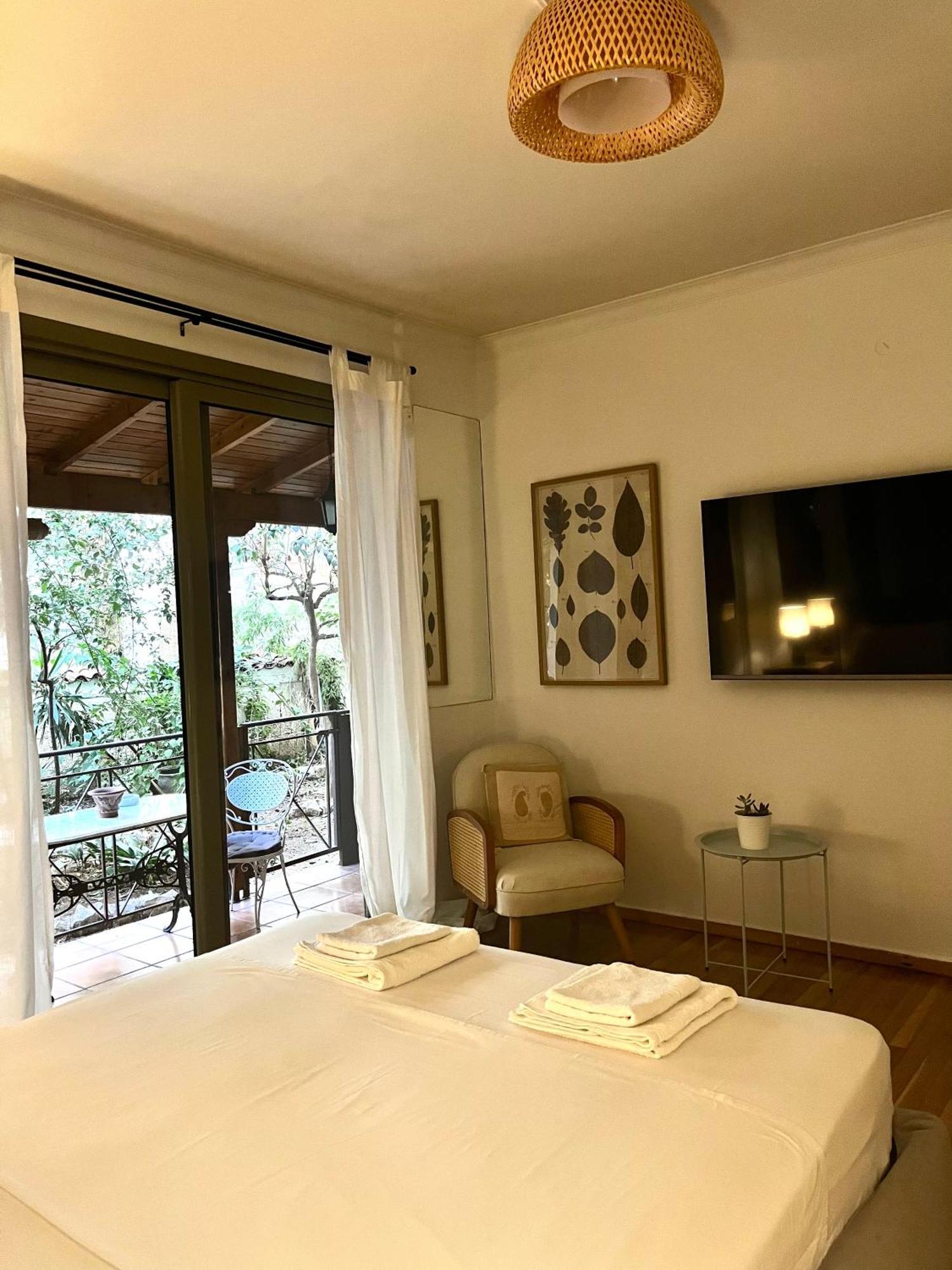 Quiet Apartment With Garden View In Kolonaki Athen Eksteriør billede